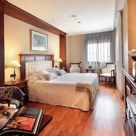 Apartaments-hotel Hispanos 7 Suiza 4*
